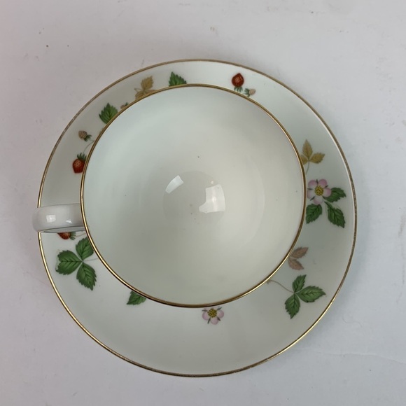 Wedgewood bone china tea / coffee cup & saucer set, Wild Strawberry EUC - Picture 3 of 10